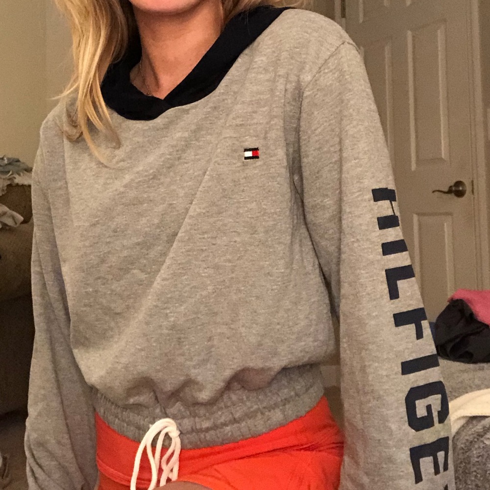 TOMMY HILFIGER brand new cropped hoodie